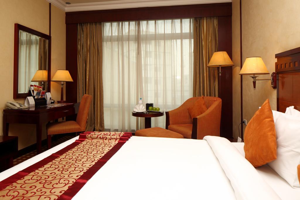 Ramada Riyadh Hotel Exterior photo