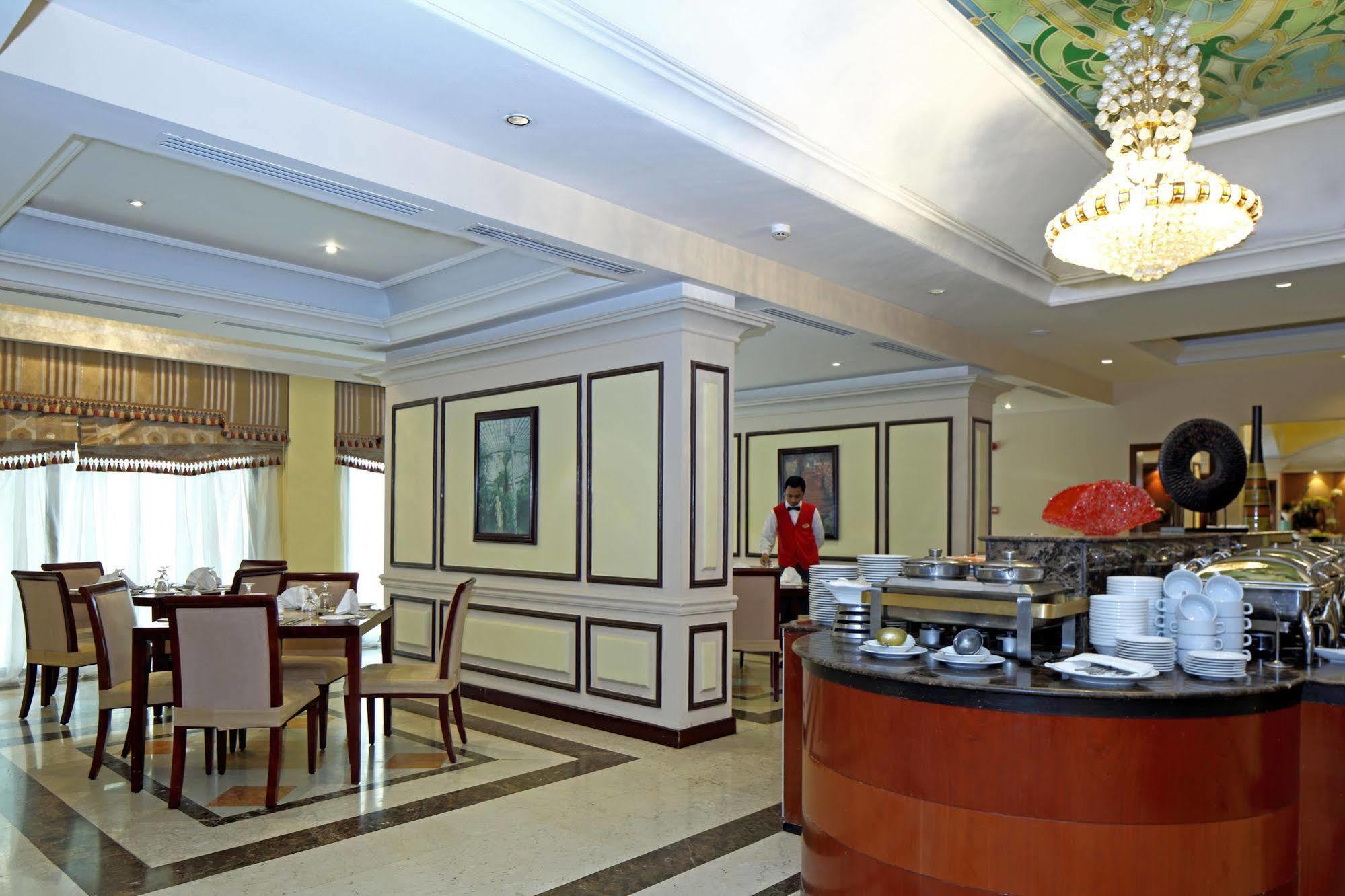 Ramada Riyadh Hotel Exterior photo