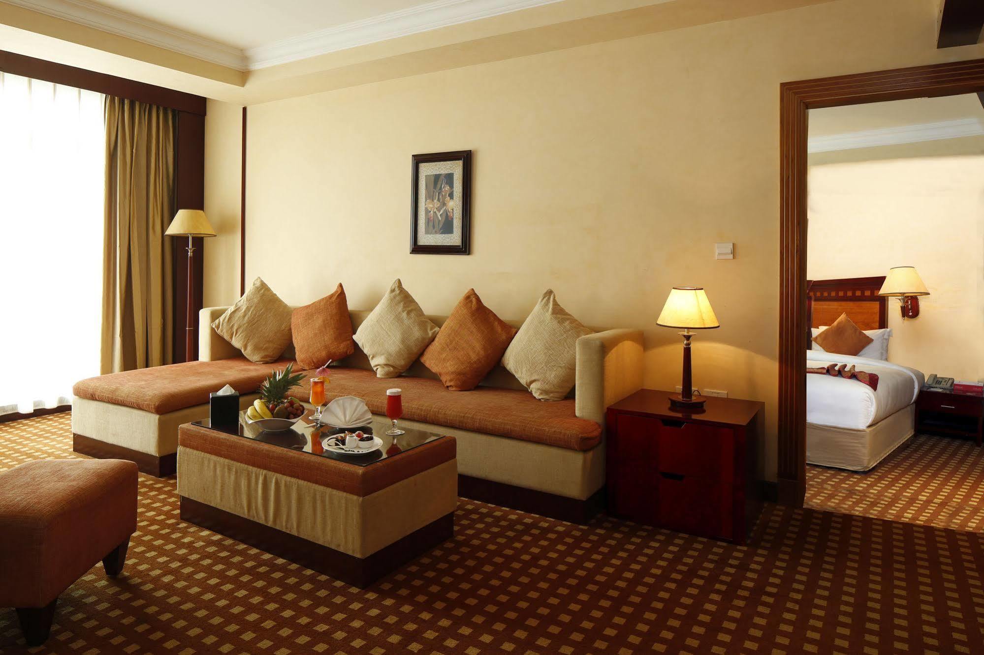 Ramada Riyadh Hotel Exterior photo
