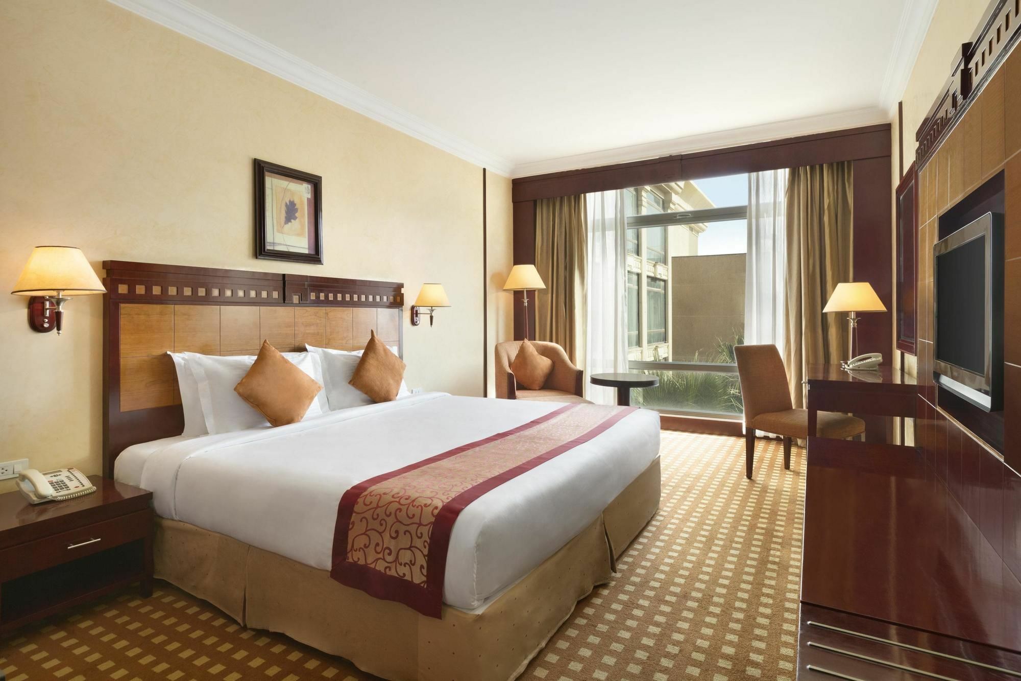 Ramada Riyadh Hotel Exterior photo